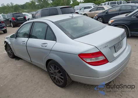 2010 Mercedes-Benz C 300 Luxury 4Matic/Sport 4Matic из США, поврежденный, VIN WDDGF8BB1AR119186